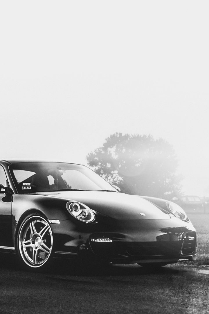 Черно-белый снимок Porsche 911 720x1080