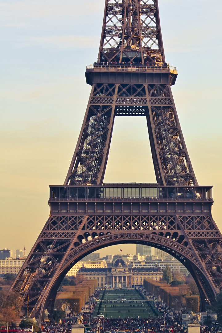 Эйфелева башня в Париже 720x1080