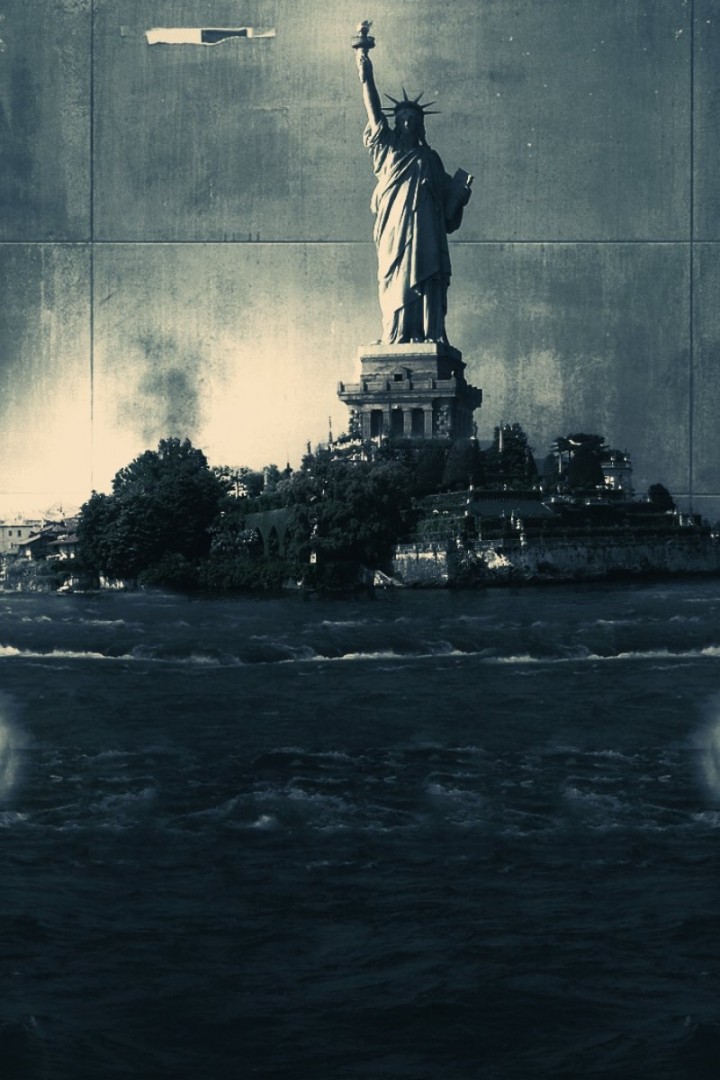 Статуя свободы на краю водопада 720x1080