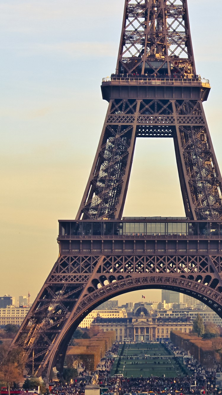 Эйфелева башня в Париже 750x1334